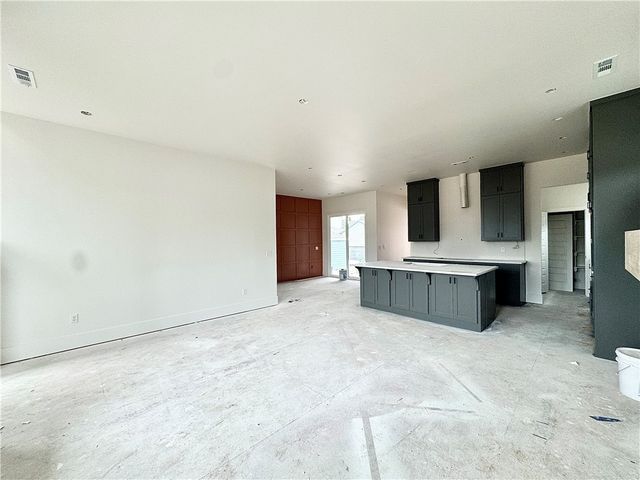 2637 E Livingston Lane, Fayetteville, AR 72703