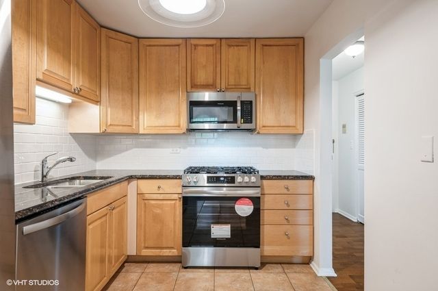 1220 Park Avenue W 110, Highland Park, IL 60035