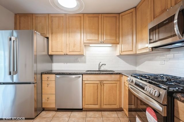 1220 Park Avenue W 110, Highland Park, IL 60035