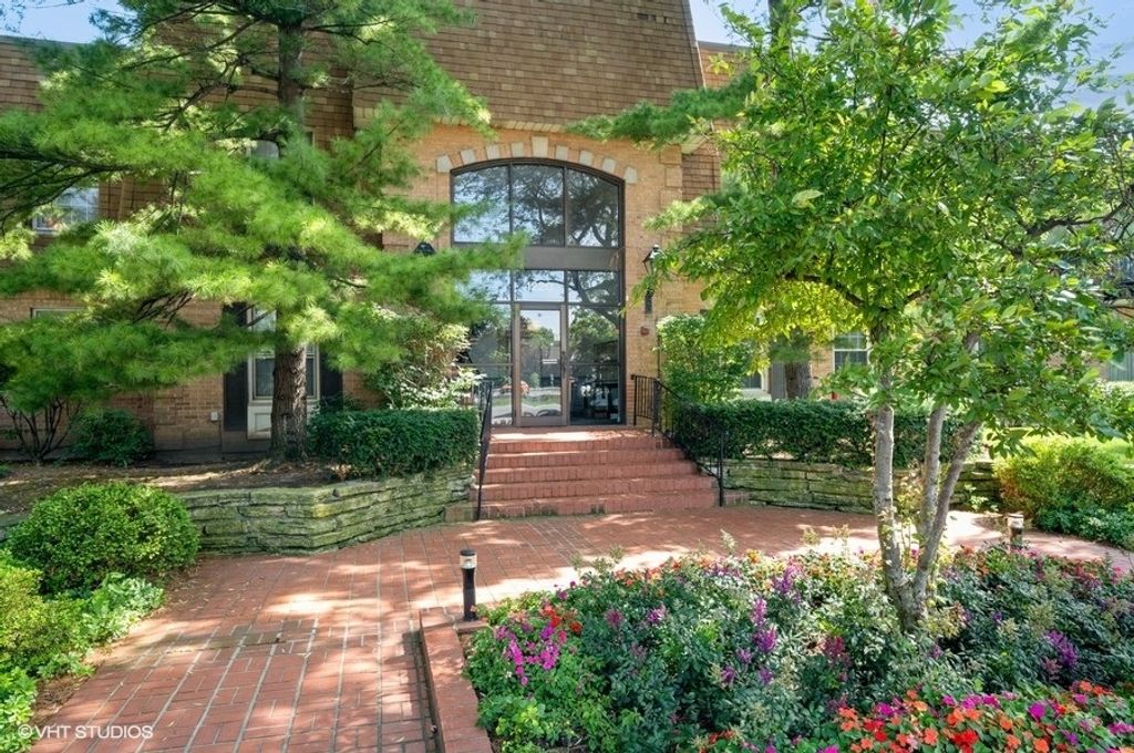 1220 Park Avenue W 110, Highland Park, IL 60035