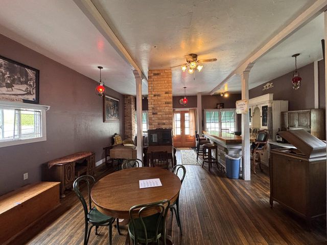 S77W25235 National AVENUE, Waukesha, WI 53189
