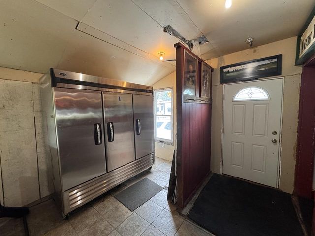 S77W25235 National AVENUE, Waukesha, WI 53189