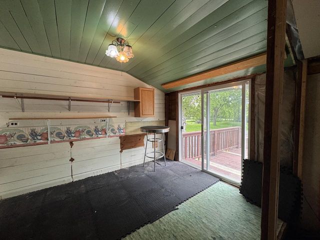 S77W25235 National AVENUE, Waukesha, WI 53189