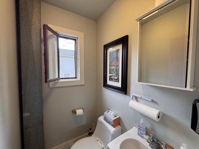 S77W25235 National AVENUE, Waukesha, WI 53189