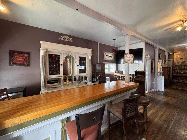 S77W25235 National AVENUE, Waukesha, WI 53189