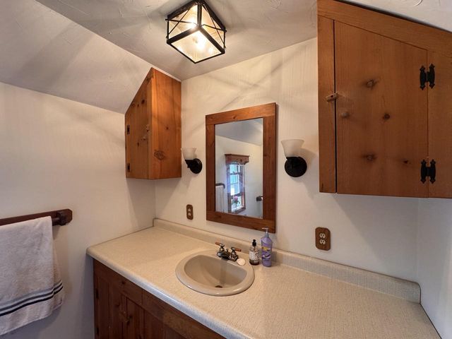 S77W25235 National AVENUE, Waukesha, WI 53189
