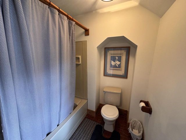 S77W25235 National AVENUE, Waukesha, WI 53189