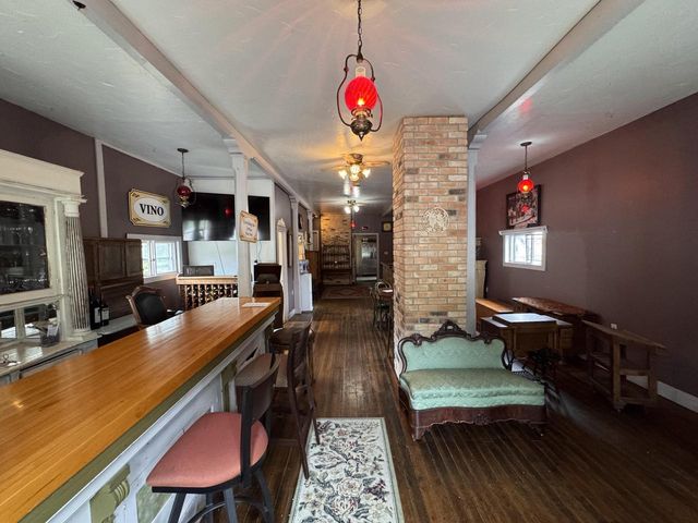 S77W25235 National AVENUE, Waukesha, WI 53189