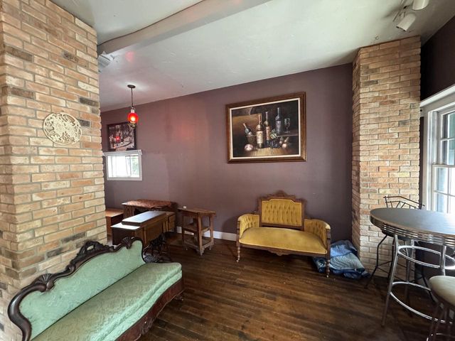 S77W25235 National AVENUE, Waukesha, WI 53189