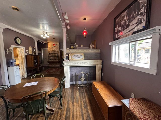 S77W25235 National AVENUE, Waukesha, WI 53189