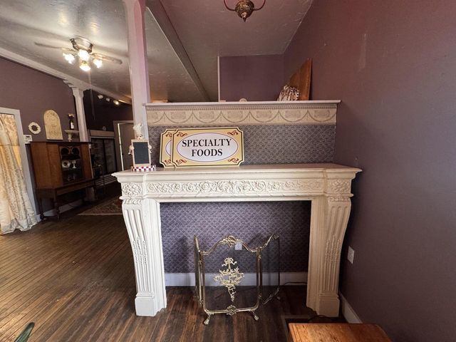 S77W25235 National AVENUE, Waukesha, WI 53189