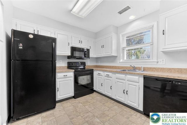 1930 Cricklewood, Upper Macungie Twp, PA 18051