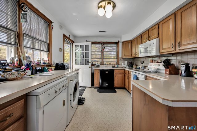 68 Village Street, North Haven, CT 06473