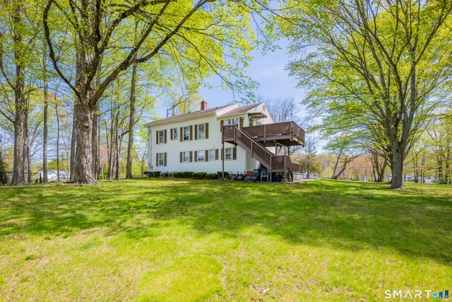 68 Village Street, North Haven, CT 06473
