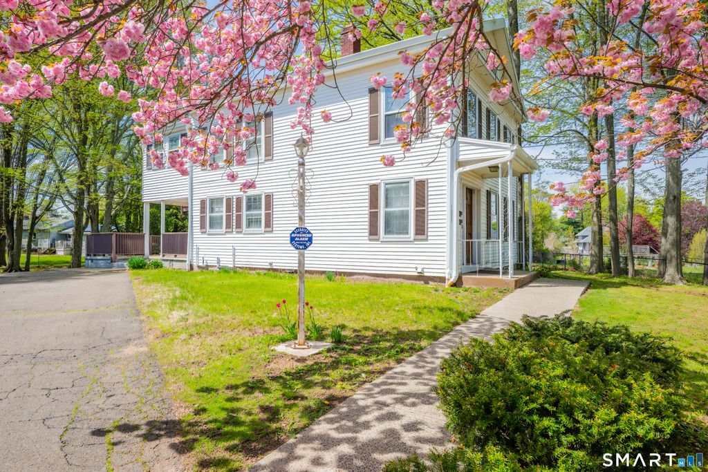68 Village Street, North Haven, CT 06473
