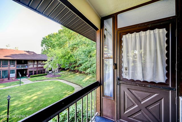 110 Amberly Drive G, Manalapan, NJ 07726