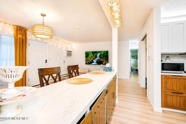 110 Amberly Drive G, Manalapan, NJ 07726