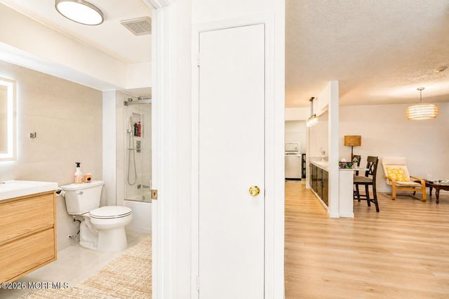 110 Amberly Drive G, Manalapan, NJ 07726
