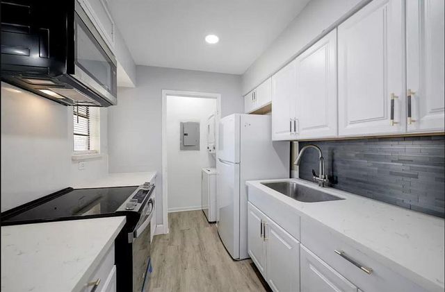 9550 Deering Drive 210, Houston, TX 77036