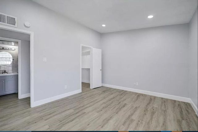 9550 Deering Drive 210, Houston, TX 77036