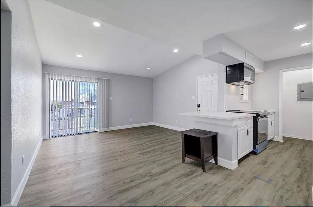 9550 Deering Drive 210, Houston, TX 77036