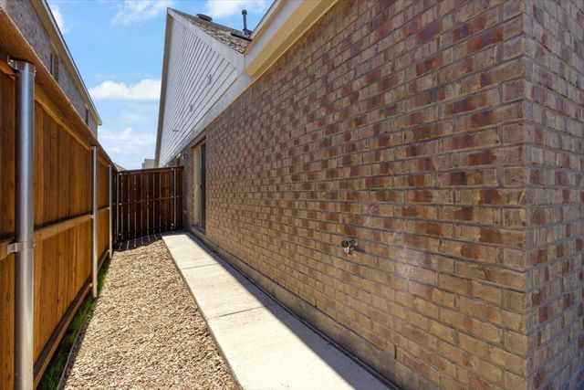 3902 Oak Creek Circle, Denison, TX 75020