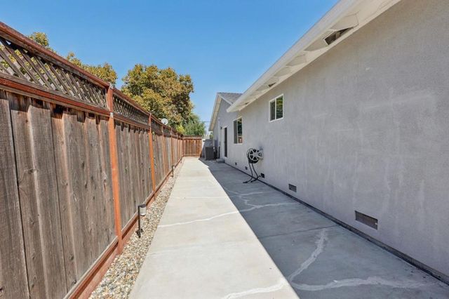 1120 Alberni Street, East Palo Alto, CA 94303