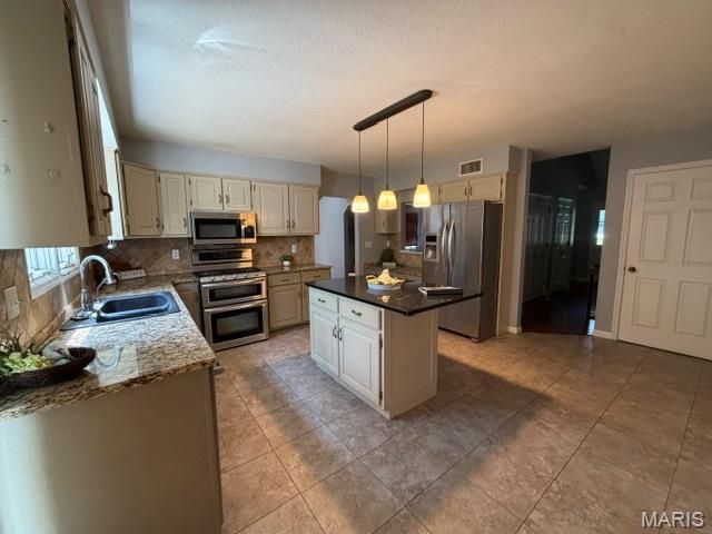 10 Isaac Drive, Warrenton, MO 63383