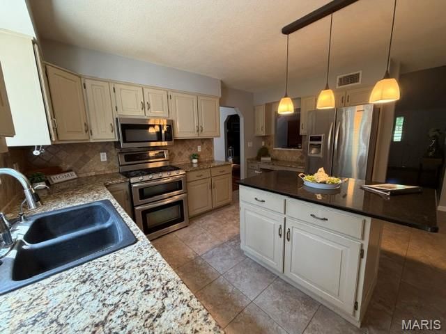 10 Isaac Drive, Warrenton, MO 63383