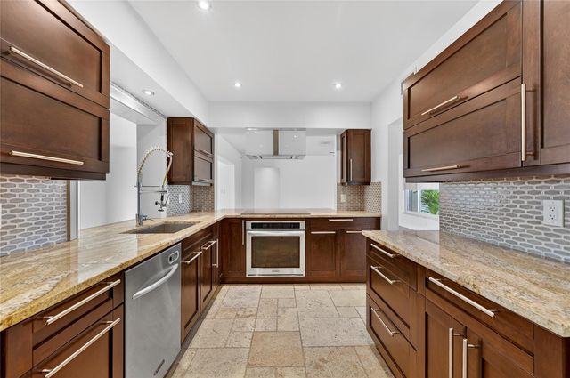 2110 NE 56 St, Fort Lauderdale, FL 33308