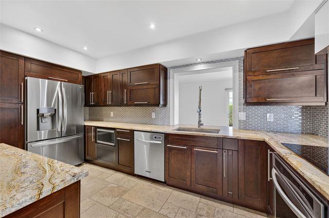 2110 NE 56 St, Fort Lauderdale, FL 33308