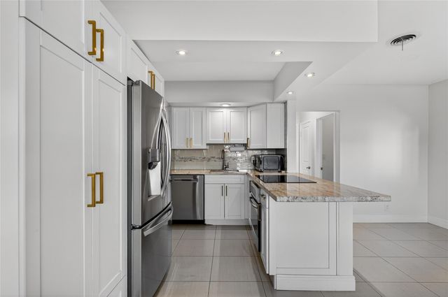 2110 NE 56 St, Fort Lauderdale, FL 33308