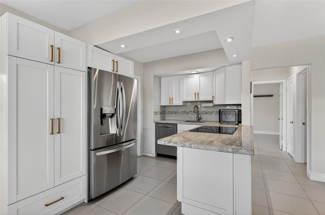 2110 NE 56 St, Fort Lauderdale, FL 33308