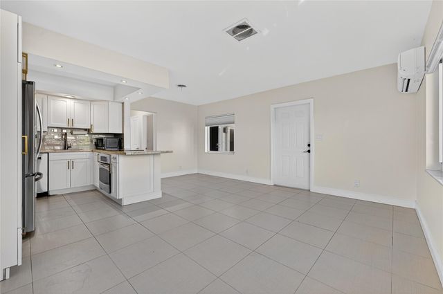 2110 NE 56 St, Fort Lauderdale, FL 33308