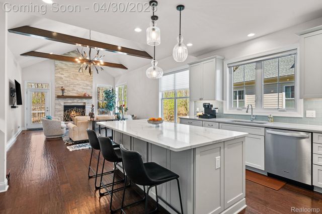 3020 N Spurway Drive, Ann Arbor, MI 48105