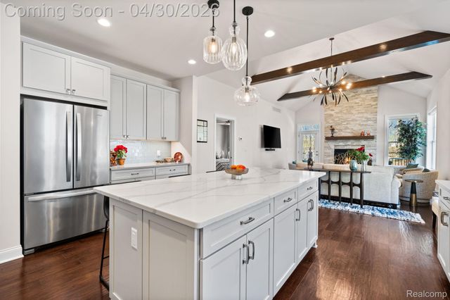 3020 N Spurway Drive, Ann Arbor, MI 48105
