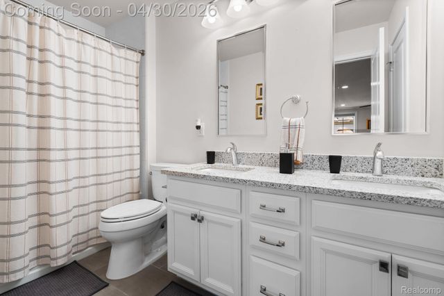 3020 N Spurway Drive, Ann Arbor, MI 48105