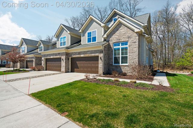 3020 N Spurway Drive, Ann Arbor, MI 48105