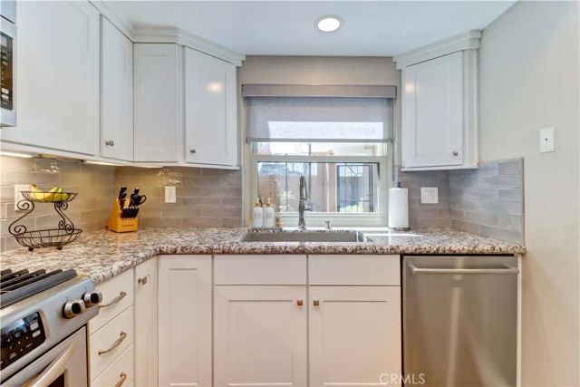 8566 Sierra 912-D, Huntington Beach, CA 92646