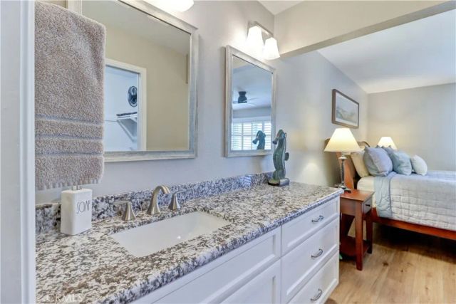 8566 Sierra 912-D, Huntington Beach, CA 92646