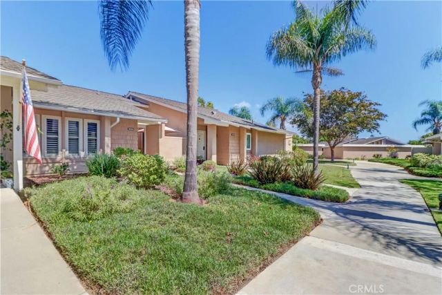 8566 Sierra 912-D, Huntington Beach, CA 92646