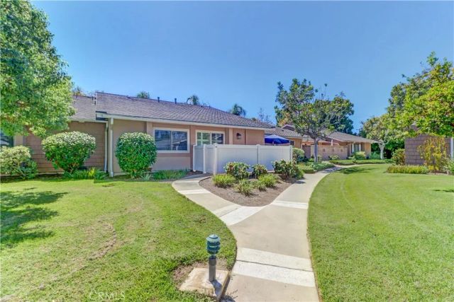 8566 Sierra 912-D, Huntington Beach, CA 92646