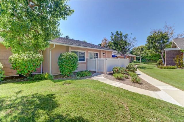 8566 Sierra 912-D, Huntington Beach, CA 92646