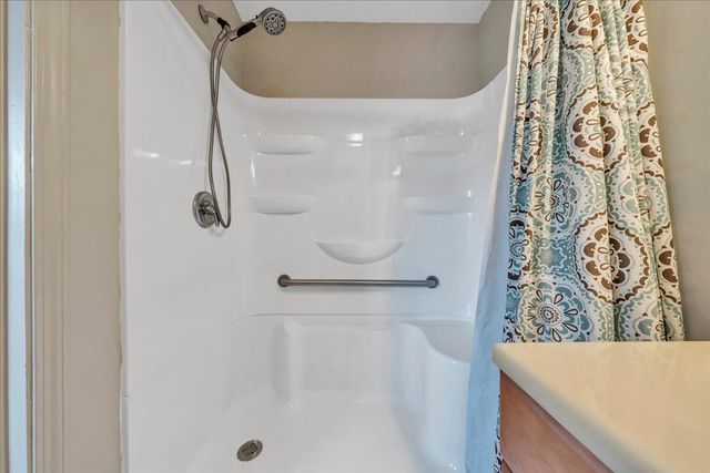 19 Hillmount DR, Salem, VA 24153