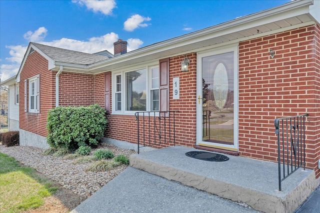 19 Hillmount DR, Salem, VA 24153