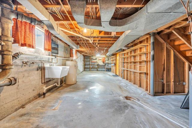 19 Hillmount DR, Salem, VA 24153