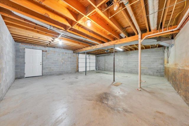 19 Hillmount DR, Salem, VA 24153