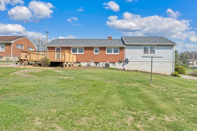 19 Hillmount DR, Salem, VA 24153