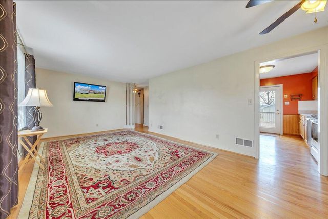 19 Hillmount DR, Salem, VA 24153