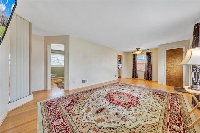 19 Hillmount DR, Salem, VA 24153